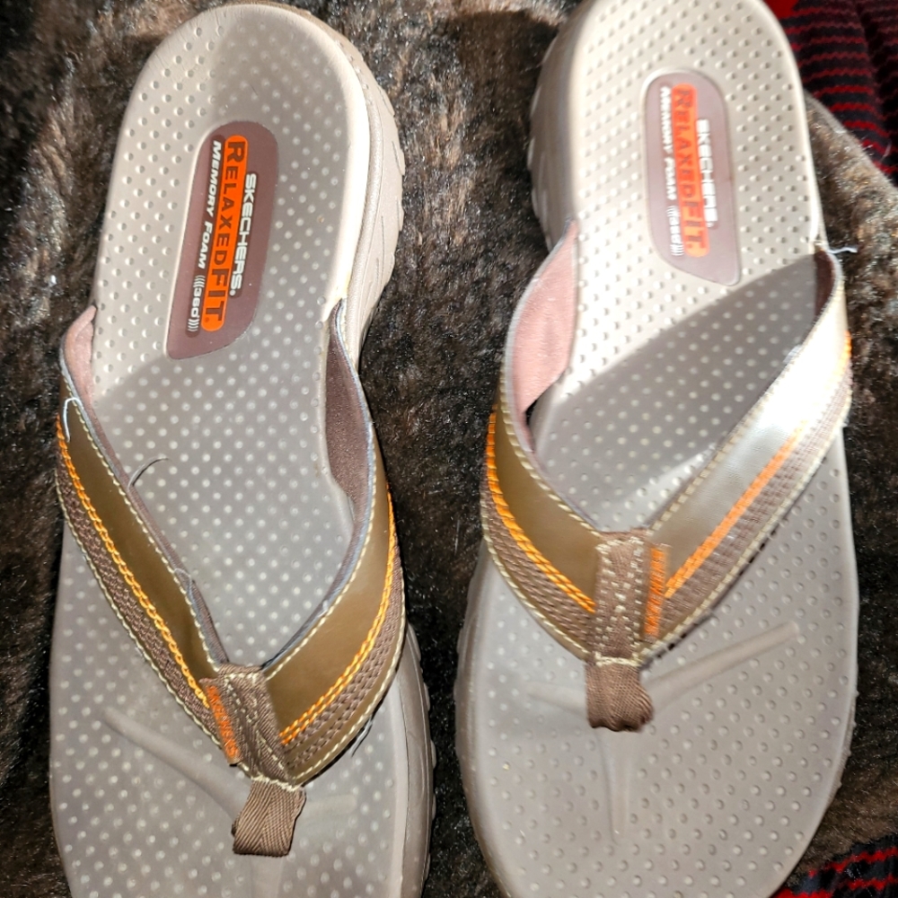 Sketchers Relaxed Fit Memory Foam 360 Brown Flip Flop Sandal Men size 13.